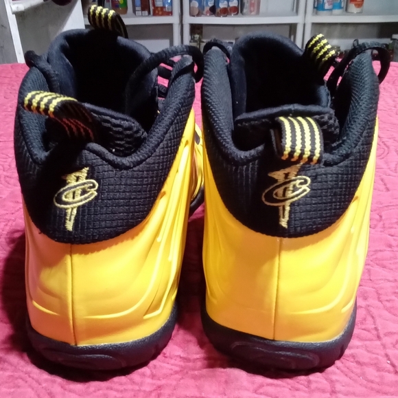 Nike Foamposite One Wu-Tang optic yellow youth size 7Y - Picture 6 of 8